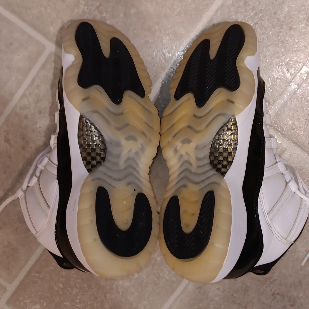Jordan Retro 11. Kids Size 4.5 Youth. Black/wht/gold - Picture 7 of 8